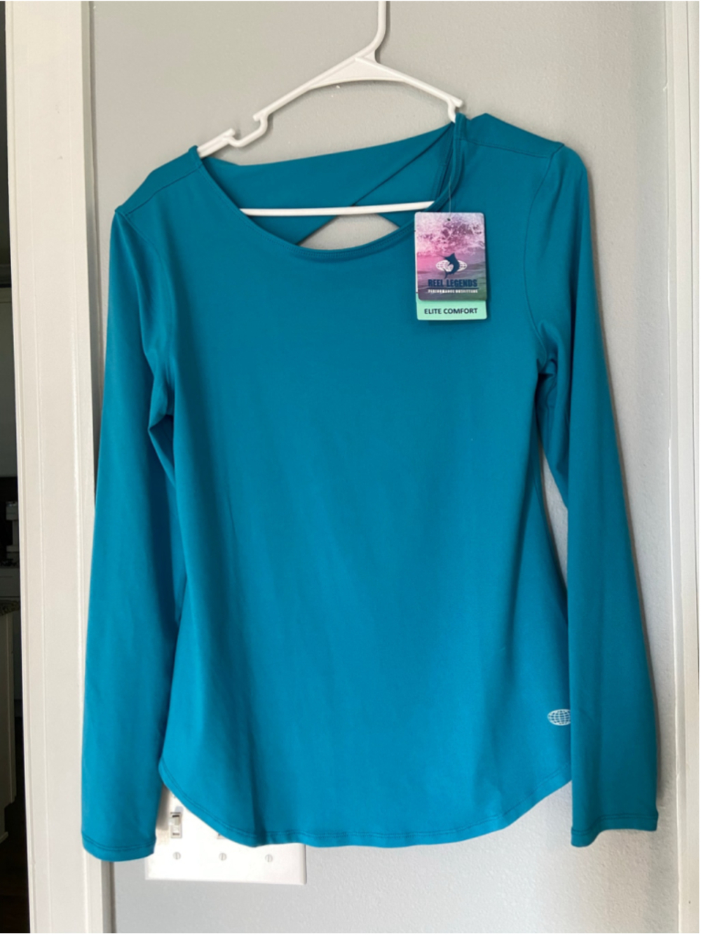 Cute teal dry fit long sleeve tee with partial open back, new with tags, Small